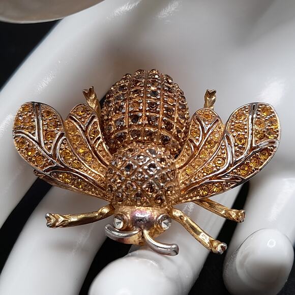 Vintage Bee Insect Brooch, Topaz Rhinestones, Gold Tone, Distressed - Picture 5 of 10